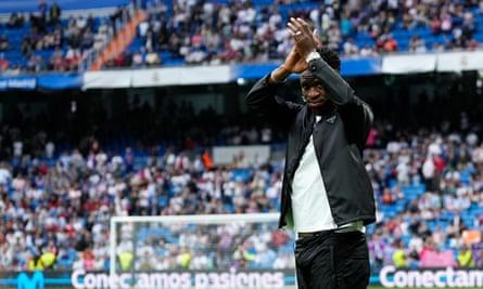 Vinícius Júnior salutes the crowd at the Bernabeu before Real Madrid v Rayo Vallecano on Wednesday