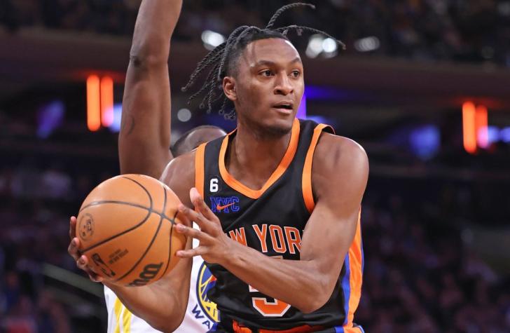 Immanuel Quickley, who scored 22 points, makes a jump pass during the Knicks' 132-94 blowout win over the Warriors.