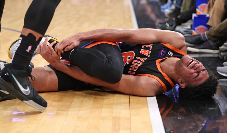 Quentin Grimes writhes in pain after hurting his right ankle in the first half, but was able to return in the Knicks' 132-94 blowout win over the Warriors.