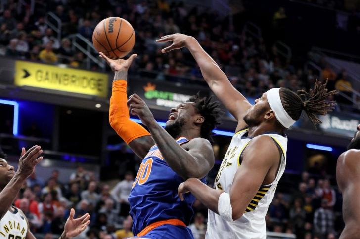 Julius Randle #30 of the New York Knicks shoots the ball against the Indiana Pacers at Gainbridge Fieldhouse on December 18, 2022 in Indianapolis, Indiana. 