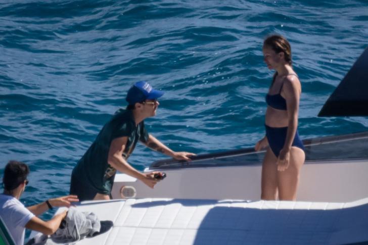 *PREMIUM-EXCLUSIVE* Harry Styles and Olivia Wilde pack on the PDA while enjoying a sun-soaked romantic getaway in Italy! **STRICT WEB EMBARGO UNTIL FURTHER NOTICE**