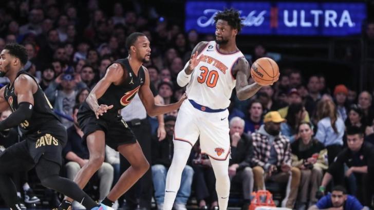 Jan 24, 2023; New York, New York, USA; New York Knicks forward Julius Randle (30) controls the ball against Cleveland Cavaliers forward Evan Mobley (4) in the first quarter at Madison Square Garden