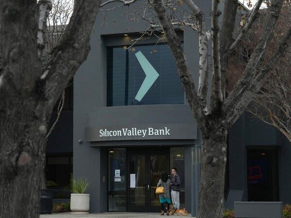 The dark gray stone exterior of Silicon Valley Bank's headquarters, with its name over the front doors.